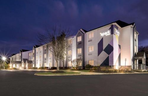 Dulles Hotel | Spark by Hilton Sterling Dulles Airport