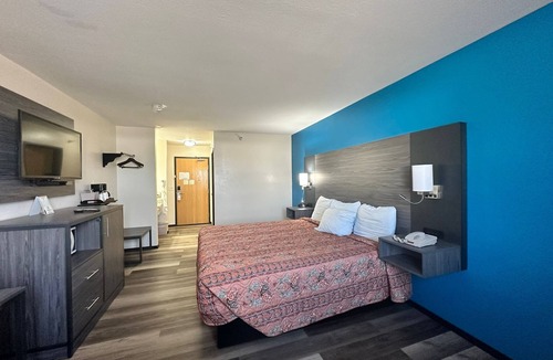 Tecumseh Hotel | Super 7 Inn