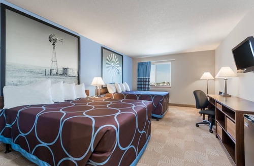 Beloit Hotel | Super 8 by Wyndham Beloit KS