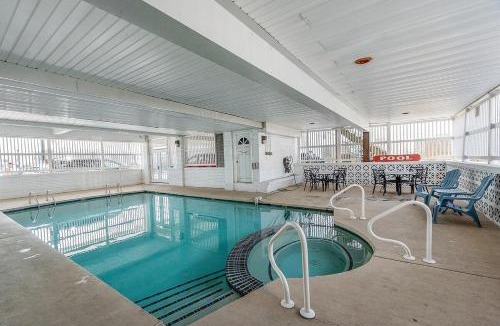 Hampton Apartment | Surfside - Boutique Studio Condo with Pool
