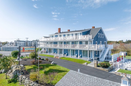 Hampton Hotel | Sweet third floor oceanfront w/kitchenette!
