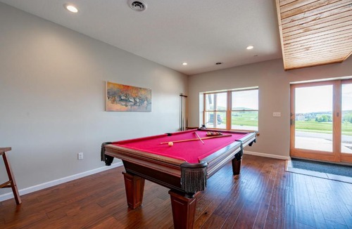Waterfront Greens House | Tee Time
