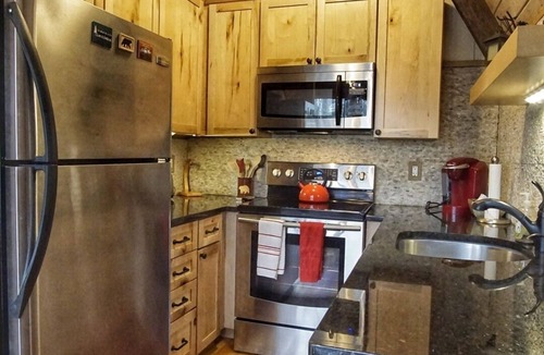 Charter Hills Ski Chalet | This weekend available! CLOSE TO SLOPES!