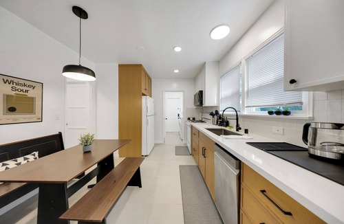Mid Central House | Tranquil Charm · Chic Pasadena Gem!