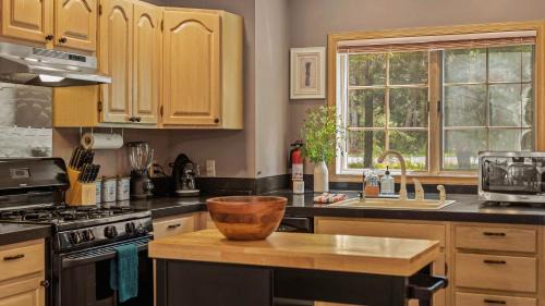 Pocono Summit House | Tranquil Waterside by AvantStay