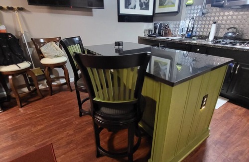 Romulus Apartment | Tranquility and minutes from DTW