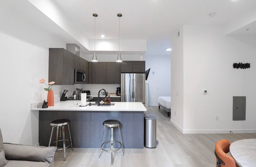 Shaw Bed & Breakfast | Unit 4: Studio/Queen+Sofa Bed|DC Convention Centre