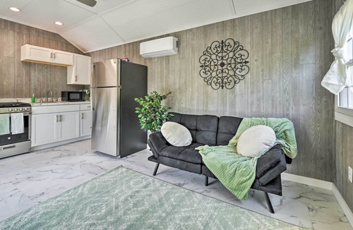 Berryville Apartment | Updated Tiny Home < 1 Mi to Berkeley Springs