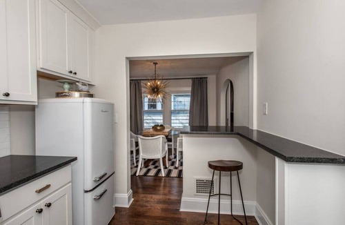 Mariemont Apartment | Upper Cambridge · Charming Cambridge