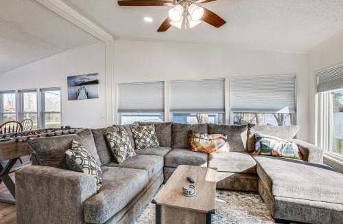 Trinity House | Waterfront Trinity Vacation Rental w/Hot Tub!