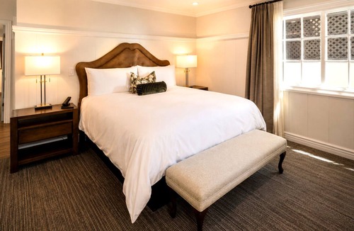 Golden Rectangle Hotel | Wayside Inn