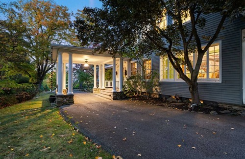 Cornwall House | West Point Summer Pool Jacuzzi Events Pets OK
