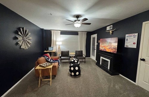 Midlothian Apartment | Western Apt | 2bd 2bth | 2 min Bella Woods Events