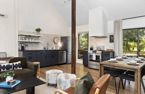 Nellysford House | Zero step entry- EV charger- 2 King suites
