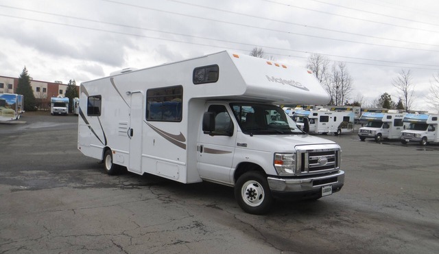 2015 Motorhome - 30 feet - sleeps 5 - "SoJourner"