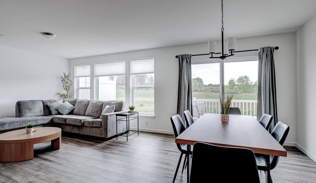 ACES Happy Valley 3 bedrooms, 3.5 baths sleeps 8-12 4 mi from Beaver Stadium