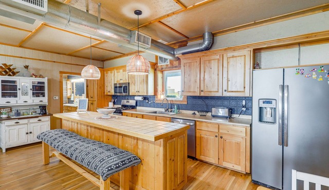 'Barndominium' McGregor Vacation Rental on 5 Acres