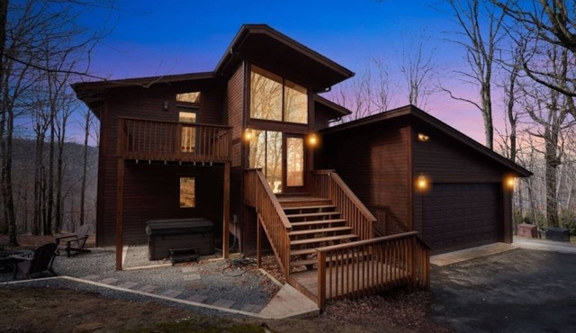 Beech Mountain Retreat- HotTub*Firepit*Ski Views
