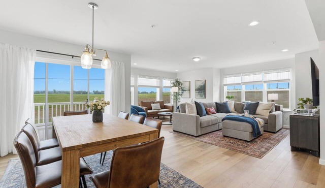 Brand new 3BR/3.5BA townhouse under 3.5 miles from Beaver Stadium-full basement