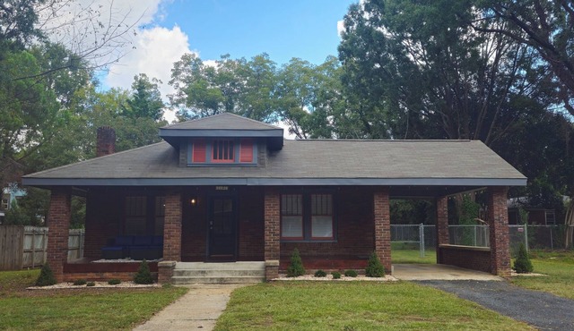 Charlotte's Streamside Sanctuary 3BR, ½ ACRE