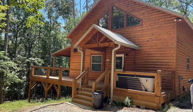 Charming Mountain Getaway with Hot Tub, Game Room -15min drive to casino!