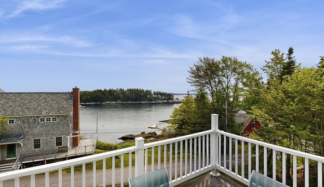 Charming Oceanfront House with Deck, Cozy Loft, and Direct Beach Access