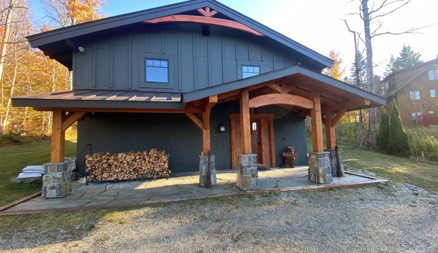 Charming Stratton ski house/chalet - mountain view & quick walk to slopes