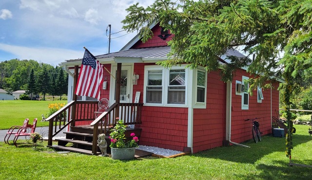 Charming Tiny House in Eagle Lake. All you need to bring is your cloths & food.