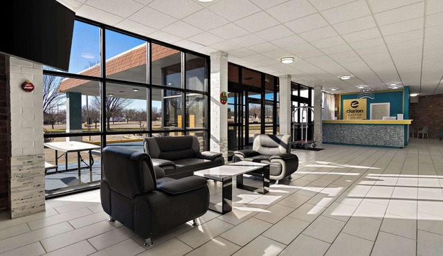 Clarion Pointe Bloomington – Normal near I-55 and University