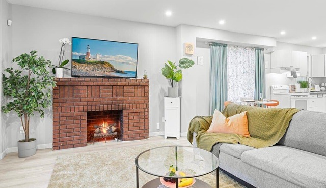 Clean &Comfortable close to mall