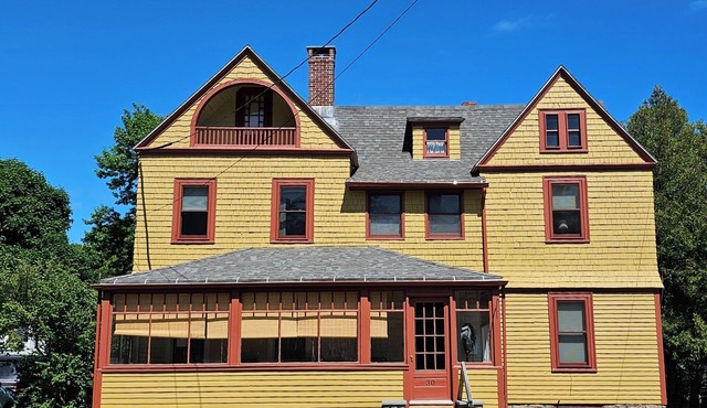 Comfortable Spacious Home Central Bar Harbor, 2 bath 5 bedroom