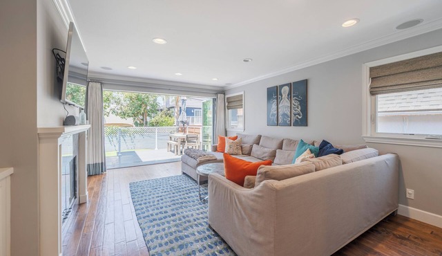 Custom tree section Manhattan beach home, built for luxury and entertaining