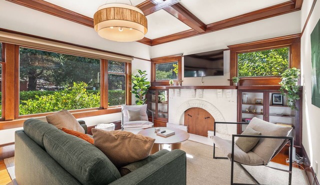Design-Forward Home Steps from Shops & Dining, 2 King Beds, Sleeps in Mill Valley