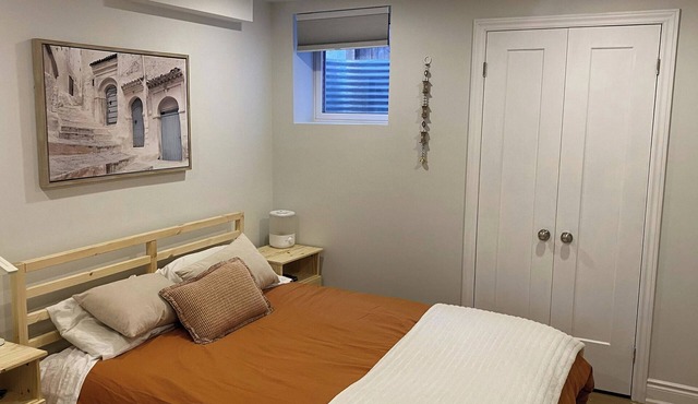 Executive 1250sqft Legal Suite - Modern, Furnished & Private in Meadowlands
