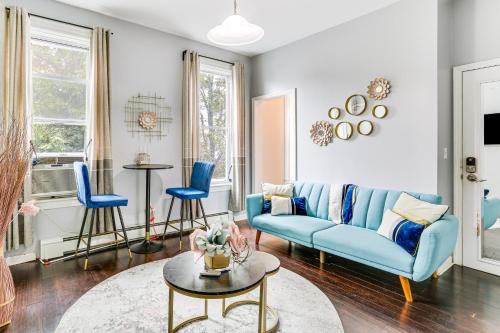 Explore & Work! Stylish Washington Heights Duplex