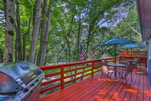 Fire Pit & Community Perks: Blakeslee Cottage!