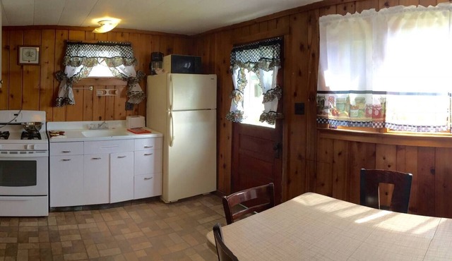 Lake Front Rustic Cabin #2 on Private Lake!