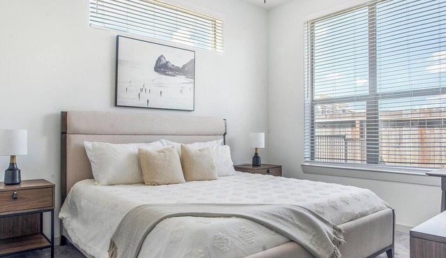 Landing | Beautiful 1BD, Yoga Studio, Pool