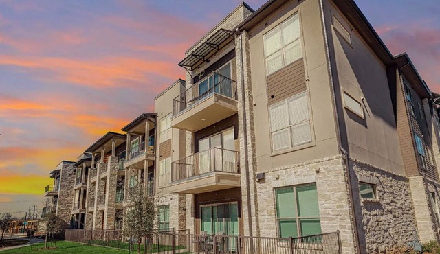 Landing | Chic 1BD, Clubhouse, Gym