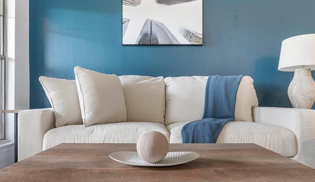 Landing | Chic 1BD, Pool, Gym
