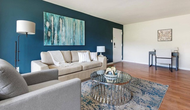 Landing | Stunning 2BD, Pool, Gym