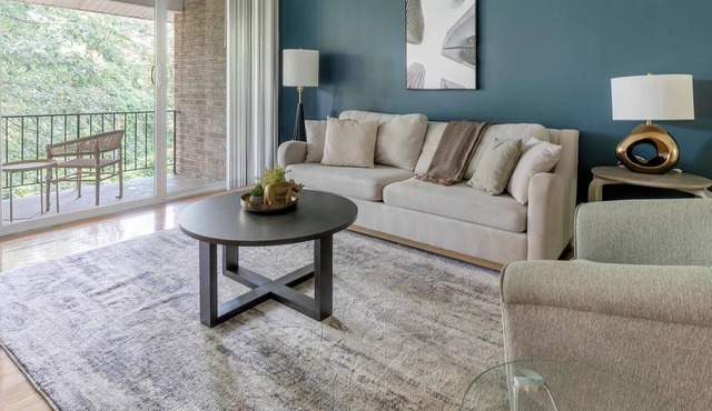 Landing | Stunning 2BD, Gym, Pool
