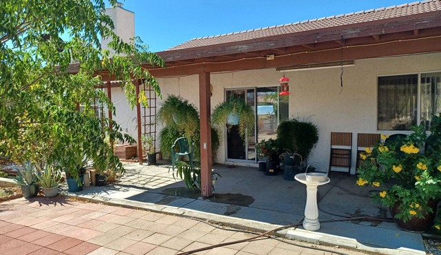 MASTER BR - Safe Apple Valley, Full Bath-AC-WiFi-kitchen-laundry-patios- parking
