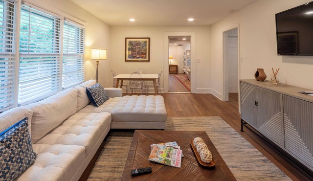 Modern 4 BDR Home Minutes to UGA Campus and Downtown Bars, Shopping, & Dining