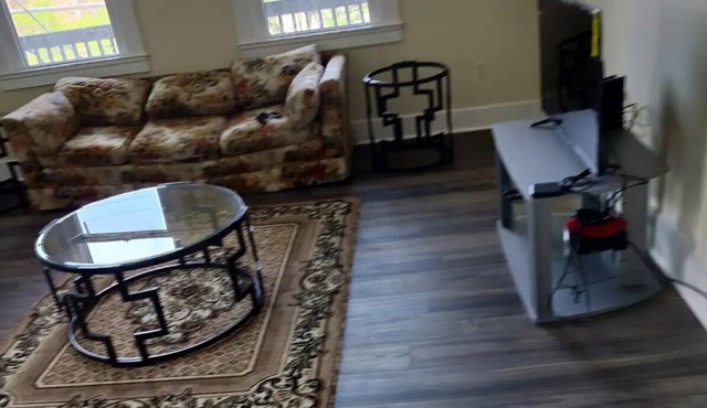 Modern corporate apartment in charming Cincinnati with AC, WiFi in Cincinnati