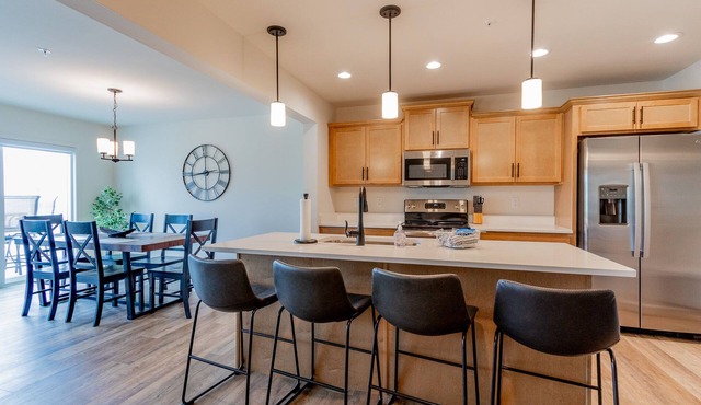New Townhouse-Close to Stadium, Campus & Downtown!