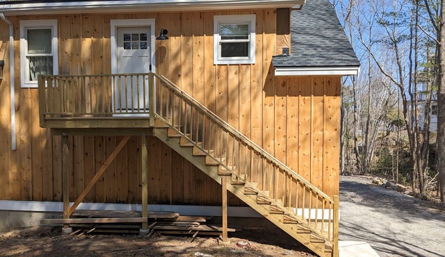 Newly built 2 bedroom apartment above garage- 5 minute walk to Perkins Cove in Ogunquit