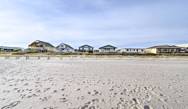 Pet-friendly Second Row House Steps to Beach!