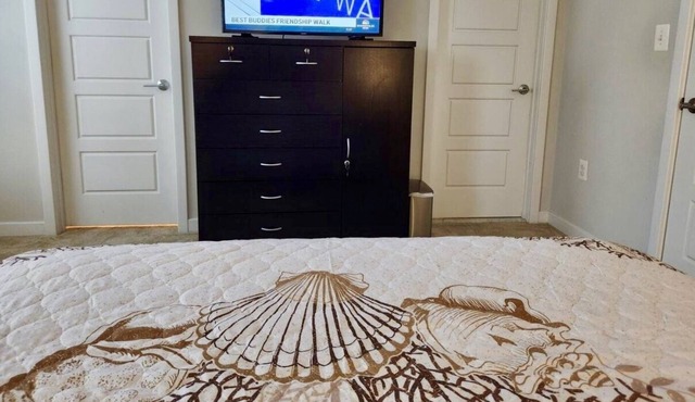 Private Luxury room at Glenmont Metro