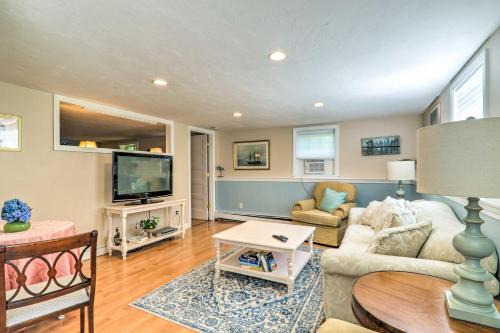 Quaint & Convenient! Cape Cod Apt Near Canal